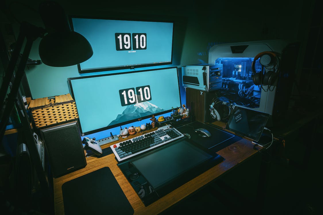 Free Low-light Photography of Computer Gaming Rig Set Stock Photo